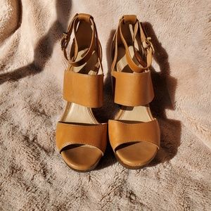 Gianni Bini Caramel Wedges